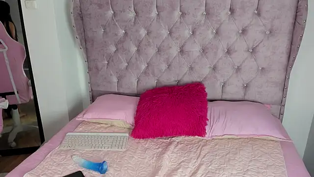 Snapshot of sara_cloudy chatting on 10-07-25, 01:30 sara cloudy online show from 10-07-25, 01:30