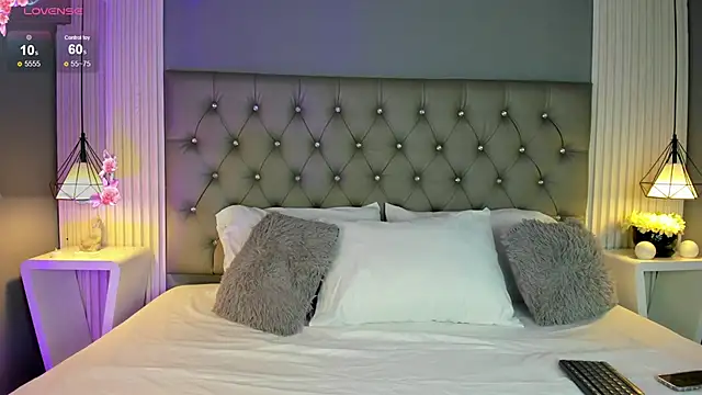 Snapshot of LunaBloomn chatting on 10-27-25, 05:06 LunaBloomn online show from 10-27-25, 05:06