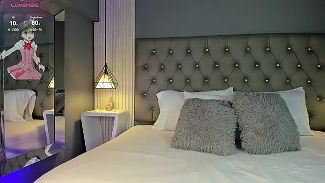 Snapshot of LunaBloomn chatting on 10-29-25, 05:04 LunaBloomn online show from 10-29-25, 05:04