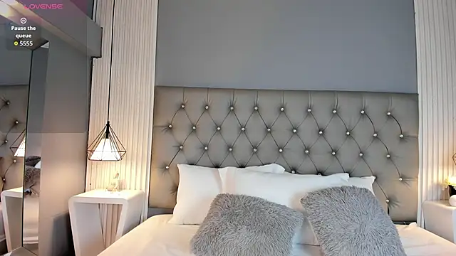 Snapshot of LunaBloomn chatting on 11-08-25, 05:12 LunaBloomn online show from 11-08-25, 05:12