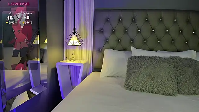 Snapshot of LunaBloomn chatting on 11-26-25, 05:03 LunaBloomn online show from 11-26-25, 05:03