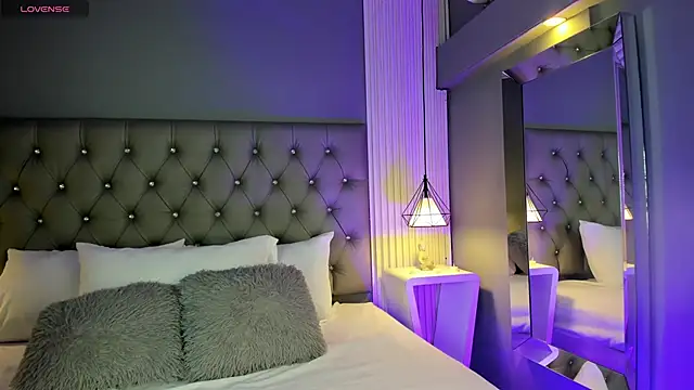 Snapshot of LunaBloomn chatting on 11-27-25, 05:04 LunaBloomn online show from 11-27-25, 05:04