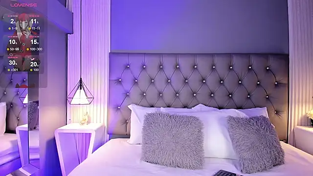 Snapshot of LunaBloomn chatting on 12-15-25, 05:06 LunaBloomn online show from 12-15-25, 05:06