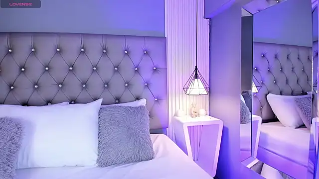 Snapshot of LunaBloomn chatting on 01-08-26, 05:04 LunaBloomn online show from 01-08-26, 05:04