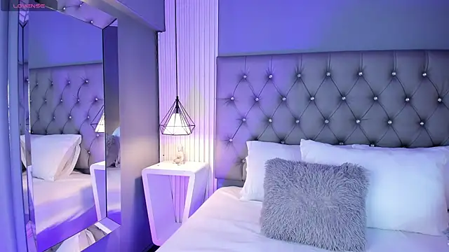 Snapshot of LunaBloomn chatting on 01-10-26, 05:04 LunaBloomn online show from 01-10-26, 05:04