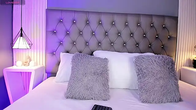 Snapshot of LunaBloomn chatting on 01-17-26, 05:05 LunaBloomn online show from 01-17-26, 05:05