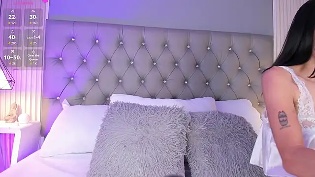 Snapshot of LunaBloomn chatting on 02-12-26, 05:08 LunaBloomn online show from 02-12-26, 05:08