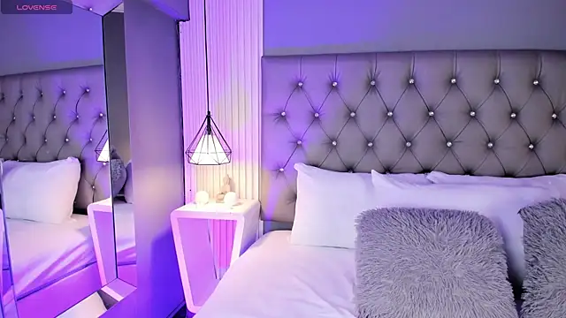 Snapshot of LunaBloomn chatting on 02-13-26, 05:09 LunaBloomn online show from 02-13-26, 05:09