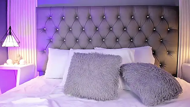 LunaBloomn online show from 03-30-26, 05:58