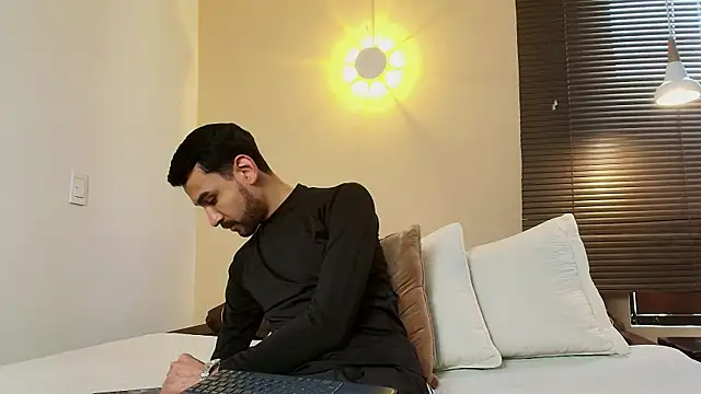 Axel Moon S online show from 10-21-25, 07:25