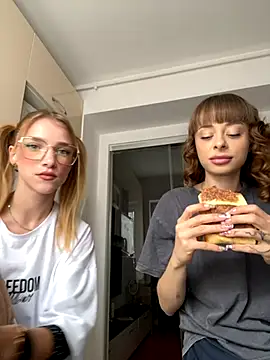 BabyBee  online show from 10-12-25, 12:37