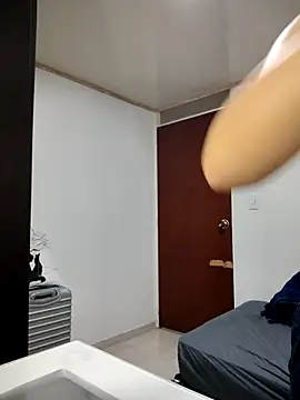 Snapshot of valen-sexx chatting on 10-31-25, 10:33 valen-sexx online show from 10-31-25, 10:33