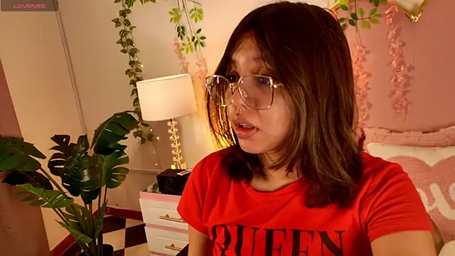 Lauuu2007 online show from 03-28-26, 09:14