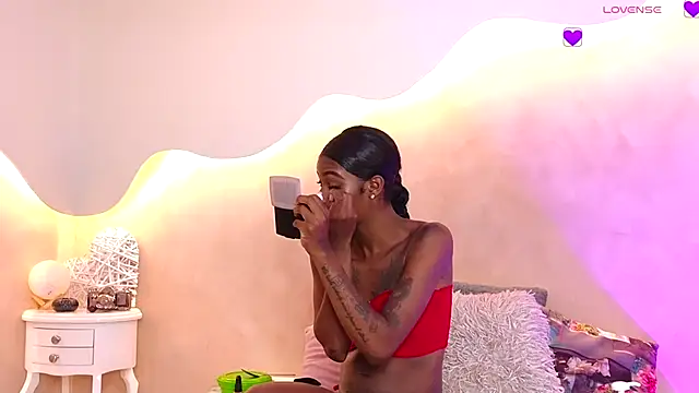 Kloee 12 online show from 10-22-25, 12:27