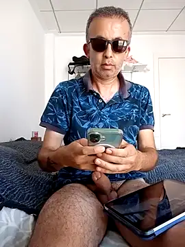 Snapshot of EmilioTaladdro chatting on 06-23-26, 10:57 EmilioTaladdro online show from 06-23-26, 10:57