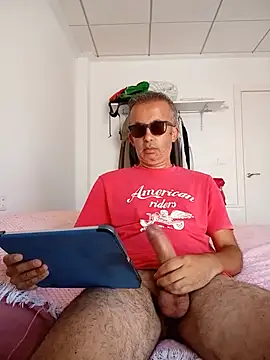 Snapshot of EmilioTaladdro chatting on 07-14-26, 11:05 EmilioTaladdro online show from 07-14-26, 11:05