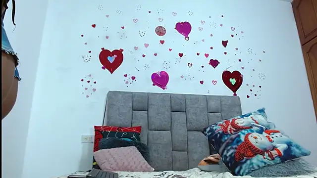 Snapshot of ebony_joness chatting on 12-14-25, 05:07 ebony joness online show from 12-14-25, 05:07