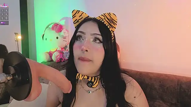 ashlynnlowe  online show from 03-10-26, 07:19