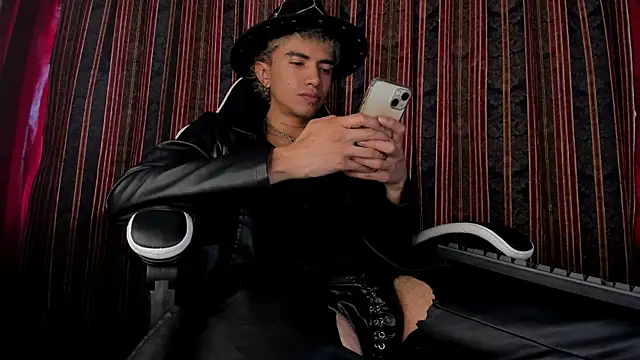 guynextdo0r online show from 11-19-25, 07:58