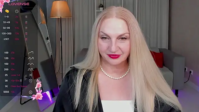 Snapshot of Nina_Devillle chatting on 10-15-25, 03:56 Nina Devillle online show from 10-15-25, 03:56