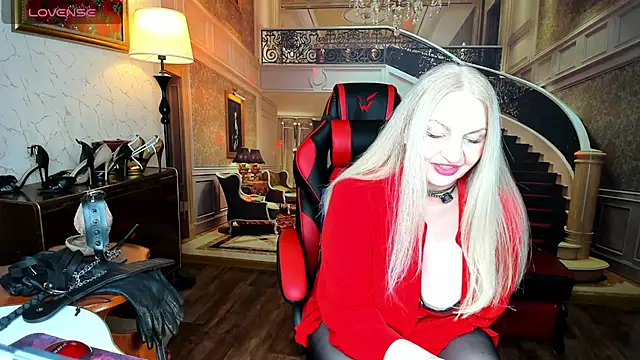 Snapshot of Nina_Devillle chatting on 02-19-26, 01:23 Nina Devillle online show from 02-19-26, 01:23