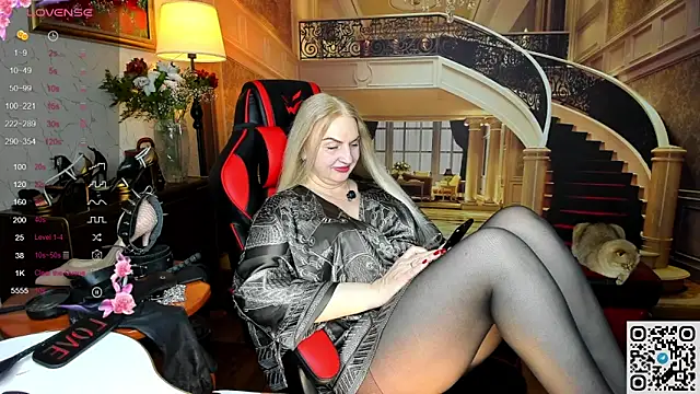 Snapshot of Nina_Devillle chatting on 03-11-26, 11:11 Nina Devillle online show from 03-11-26, 11:11