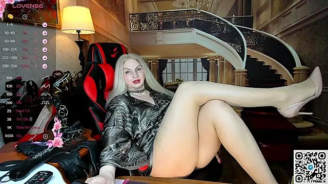 Snapshot of Nina_Devillle chatting on 03-28-26, 02:11 Nina Devillle online show from 03-28-26, 02:11