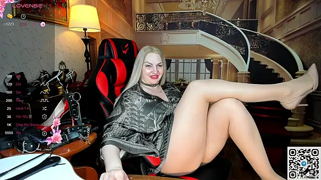 Snapshot of Nina_Devillle chatting on 04-11-26, 11:53 Nina Devillle online show from 04-11-26, 11:53