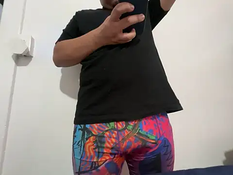 Snapshot of datchubmf chatting on 11-10-25, 03:05 datchubmf online show from 11-10-25, 03:05