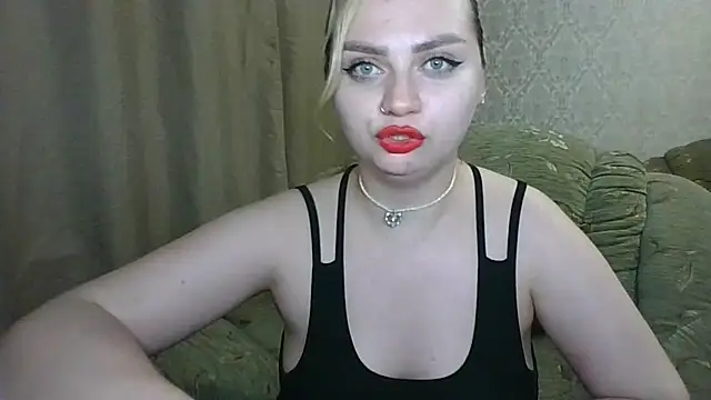 Snapshot of Oryneli chatting on 07-14-26, 10:37 Oryneli online show from 07-14-26, 10:37