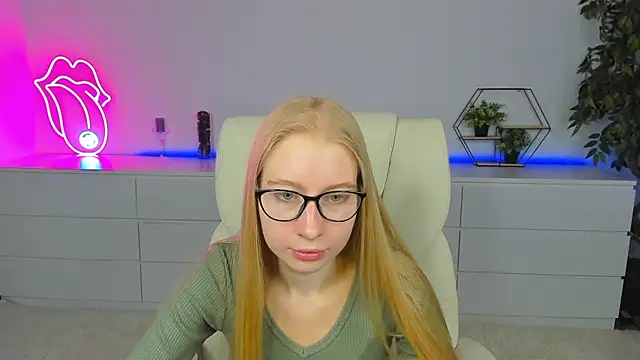 Alina Blonde online show from 09-13-25, 05:40