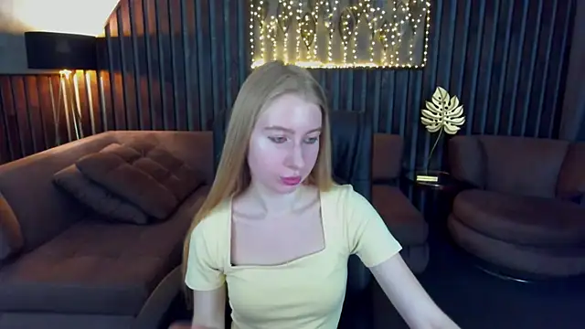 Snapshot of Alina_Blonde chatting on 06-11-26, 05:49 Alina Blonde online show from 06-11-26, 05:49