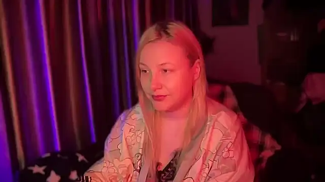 Snapshot of BikiHellena chatting on 11-01-25, 12:45 BikiHellena online show from 11-01-25, 12:45