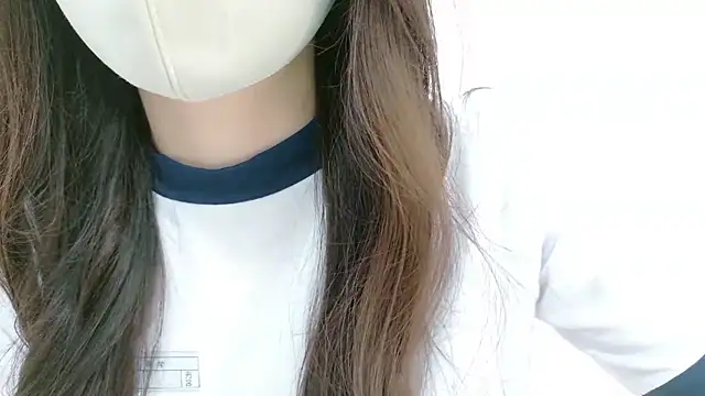 Snapshot of _Mia_land_ chatting on 10-27-25, 01:04  Mia land  online show from 10-27-25, 01:04