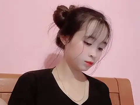 Snapshot of Suna7383 chatting on 10-13-25, 05:02 Suna7383 online show from 10-13-25, 05:02