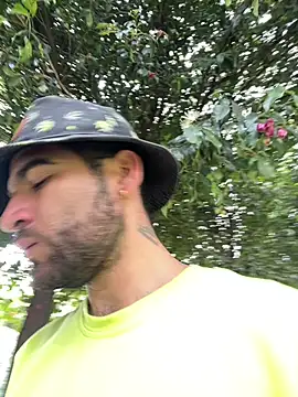 Snapshot of juan_hairy chatting on 05-11-26, 02:45 juan hairy online show from 05-11-26, 02:45