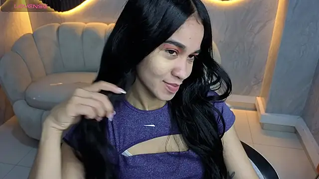 Maia Tx online show from 10-27-25, 01:04