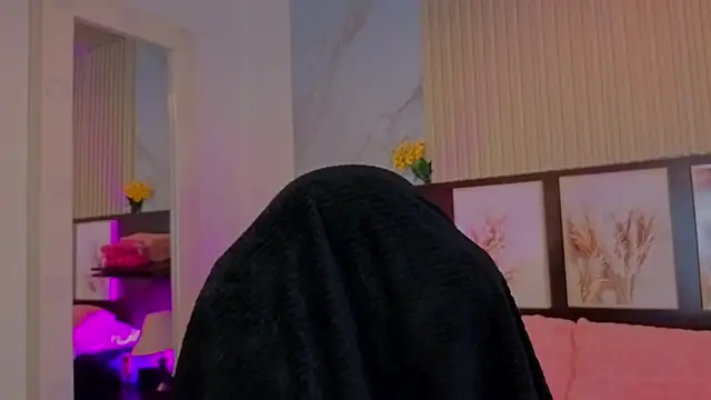 Snapshot of tokyoluu chatting on 09-19-25, 12:56 tokyoluu online show from 09-19-25, 12:56