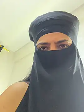 lara9Qouin online show from 04-16-26, 09:43