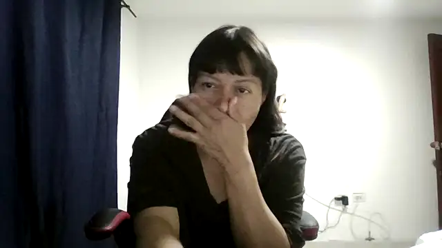 Snapshot of adri89-g chatting on 06-19-26, 04:06 adri89-g online show from 06-19-26, 04:06