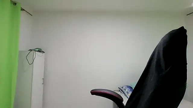 Snapshot of adri89-g chatting on 07-15-26, 12:43 adri89-g online show from 07-15-26, 12:43