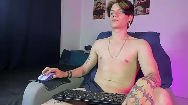 Snapshot of Jerry_Cole chatting on 10-02-25, 01:01 Jerry Cole online show from 10-02-25, 01:01