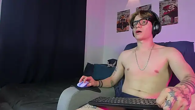 Snapshot of Jerry_Cole chatting on 10-04-25, 04:10 Jerry Cole online show from 10-04-25, 04:10