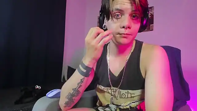 Snapshot of Jerry_Cole chatting on 10-07-25, 01:58 Jerry Cole online show from 10-07-25, 01:58