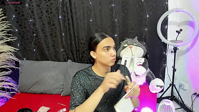 Snapshot of Almaazz chatting on 05-11-26, 03:34 Almaazz online show from 05-11-26, 03:34
