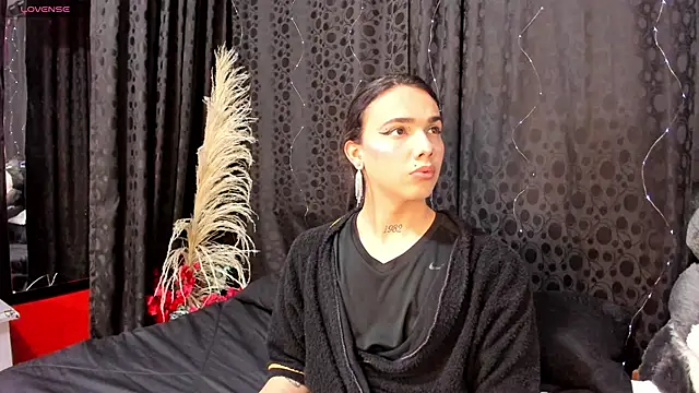 Snapshot of Almaazz chatting on 06-15-26, 04:04 Almaazz online show from 06-15-26, 04:04