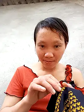 bonnie-00 online show from 10-13-25, 03:17