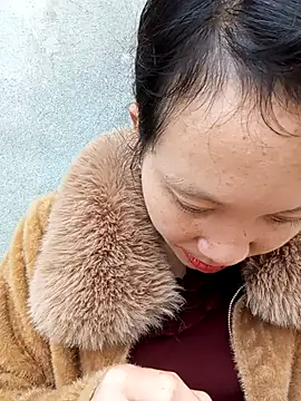 bonnie-00 online show from 11-17-25, 01:44