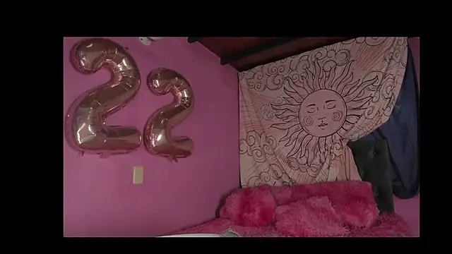 Snapshot of Missmoonstar chatting on 09-15-25, 10:32 Missmoonstar online show from 09-15-25, 10:32