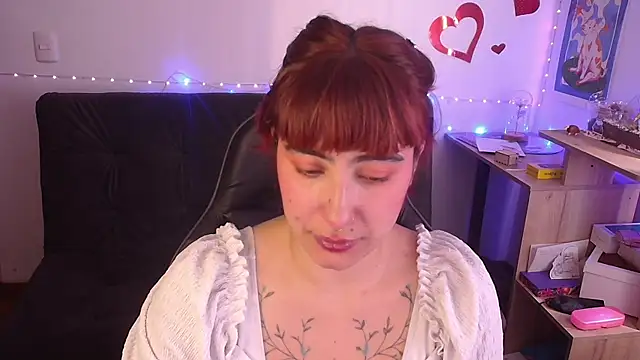 Miacatsito3 online show from 05-05-26, 05:21